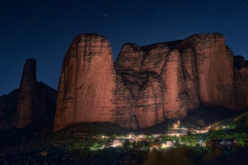 Fotografía nocturna de los Mallos de Riglos. Javier Rosano